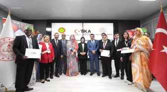 Bakan Tekin, Türkiye Maarif Okulları Kampüs'ünü Ziyaret Etti