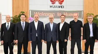 Bakan Uraloğlu, Huawei'in 5G Üretim Tesisini Ziyaret Etti