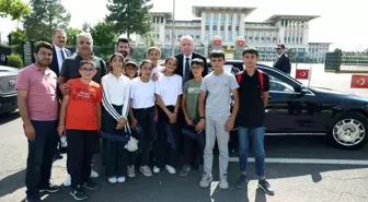 Cumhurbaşkanı Erdoğan, Adıyamanlı çocuklarla 15 Temmuz Şehitler Anıtı'nda buluştu