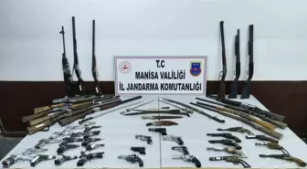 Manisa'da Ruhsatsız Silah Operasyonu: 4 Gözaltı