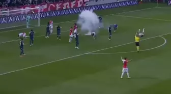 Final maçında sahaya patlayıcı madde atıldı! Futbolcular yere yığıldı