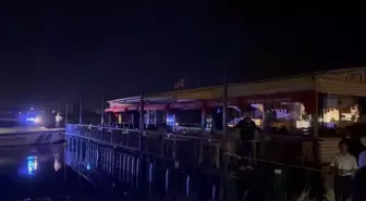 Birecik'te Duba Restoran Akıntıya Kapıldı, Mahsur Kalanlar Kurtarıldı