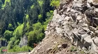Giresun-Sivas Karayolunda Tehlikeli Kayalar Kontrollü Olarak Temizleniyor
