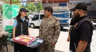 Hakkari'de Uyuşturucu ile Mücadele İçin Bilgilendirme Standı Kuruldu