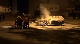 Kayseri'de Park Halindeki Araçta Yangın Çıktı
