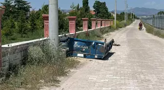 Uşak'ta Traktör ile Tren Çarpıştı: 1 Yaralı