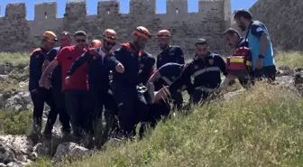 Van Kalesi Eteklerinde Mahsur Kalan Vatandaş Kurtarıldı