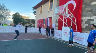 Bakan Bayraktar Gençlerle Basketbol ve Masa Tenisi Oynadı