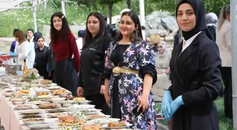Hakkari'de 1'inci Yöresel Ot Festivali Düzenlendi