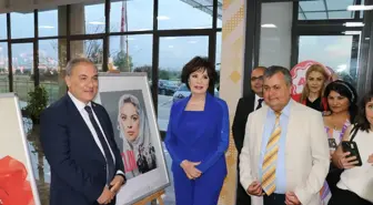 Hülya Koçyiğit Gençlerle Birlikte 'Gelin' Filmini İzledi
