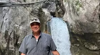 Oyuncu Mehmet Serdar Sulukahya sosyal medyadan tanıştığı genç kız tarafından bıçaklanarak öldürüldü