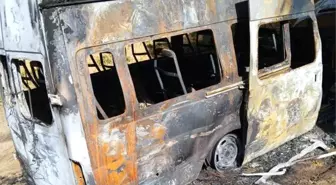 İnebolu'da Park Halindeki Minibüs Yangını