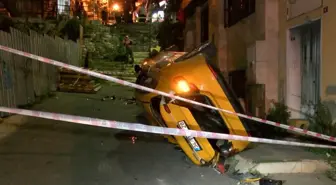 Şişli'de Taksi, Direksiyon Hakimiyetini Kaybedip Uçtu