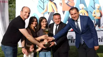 Bilecik'te Aile Yılı Etkinliği: Oryantiring Yarışmasında Birinci Gelen Terör Gazisi Halil Er ve Kızı