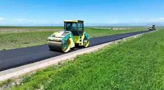 Ağrı'nın Yukarı Ağadeve Köyünde Asfalt Yol Çalışmaları Tamamlandı