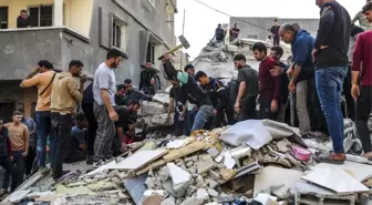 İsrail Ordusunun Gazze'ye Düzenlediği Hava Saldırıları Sonucu Filistinliler Hayatını Kaybetti