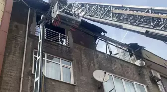 Ataşehir'de Beş Katlı Binanın Çatı Katında Yangın