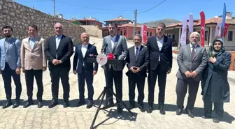 Bakan Kurum, köy evlerine yerleşen depremzedeleri ziyaret etti