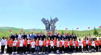 Bingöl'de PKK'lı teröristler tarafından şehit edilen 33 er anıldı