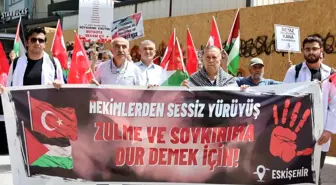 Eskişehir'de Tıp Fakültesi Öğrencileri, Filistin İçin Sessiz Yürüyüş Düzenledi