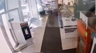 Fren yerine gaza bastı, kasap dükkanına daldı