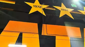 Galatasaray'ın Takım Otobüsüne Taşlı Saldırı