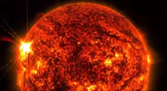 NASA, Güneş'teki Şiddetli Patlamaları Kaydetti
