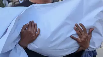 İsrail'in evini bombaladığı Filistinli doktorun 10 çocuğundan 9'u hayatını kaybetti