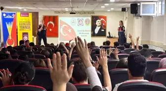 Jandarma, İncirliova'da Lise Öğrencilerine Suçtan Korunma Eğitimi Verdi