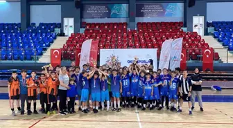 Düzce'de Küçükler Futsal Müsabakalarında Şampiyonlar Belirlendi