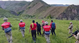 Tunceli'de Ot Toplarken Yüksekten Düşen Çiftin Yardımına Jandarma Koştu