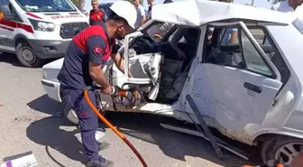 Şanlıurfa'da zincirleme kaza! İki kişi araca sıkıştı