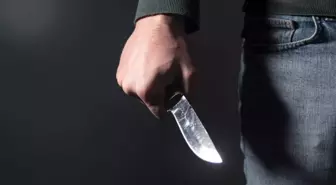Anne ve babasını bıçakla yaraladı, polis tarafından kıskıvrak yakalandı