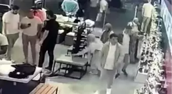 AVCILAR'da Hırsızlık: Telefon Deneyen Müşterinin Cep Telefonunu Çaldılar