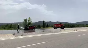 Çanakkale'de Seyir Halindeki Otomobil Yandı