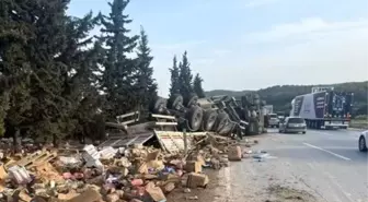 Mersin'de Tır ve Otomobil Çarpıştı, Otoyol Savaş Alanına Döndü