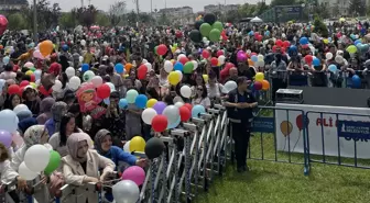 Kanseri yenen Ali Asaf için binlerce balon gökyüzüne bırakıldı