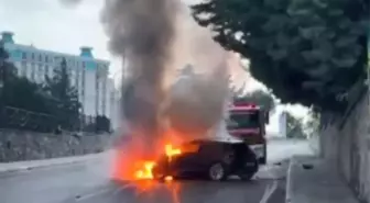 Pendik'te Seyir Halindeki Otomobilde Yangın Çıktı