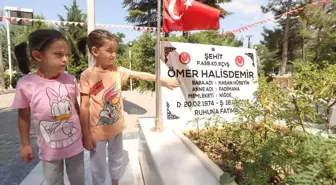 15 Temmuz kahramanı şehit Ömer Halisdemir'in kabrinde yoğunluk yaşanıyor