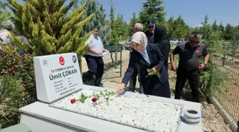 15 Temmuz şehidi Ümit Çoban, Amasya'daki kabri başında anıldı