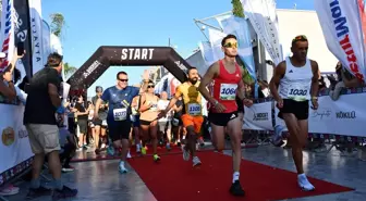 Uluslararası Ayvalık Kurtuluş Yarı Maratonu'nda Kazananlar Belli Oldu