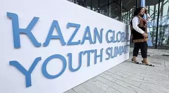 4. Kazan Küresel Gençlik Zirvesinde yeni medya ve yapay zekanın eğitime etkisine dair oturum