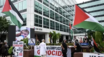 ABD'de Filistin Destekçileri Medya Protestosu Düzenledi