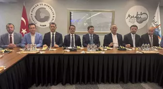Adalet Bakanı Tunç, Antalya'da Ticaret Borsası Ziyareti Gerçekleştirdi