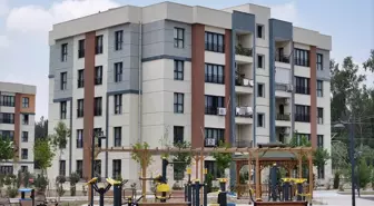 Adana'da Depremzede Ailelere Yeni Konutlar Teslim Edildi