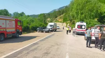 Adana'da Ambulansla Çarpışan Otomobilde Bir Kişi Hayatını Kaybetti
