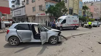 Adana'da Otomobil Çarpışması: 1 Yaralı