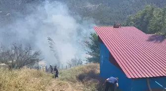 Adana'da Çalılık Alanda Yangın Kontrol Altına Alındı