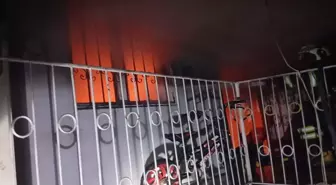 Adana'da Yangın: 2 Katlı Ev Kullanılamaz Hale Geldi