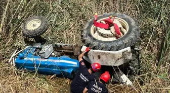 Adana'da Devrilen Traktör Altında Kalan Sürücü Yaralandı